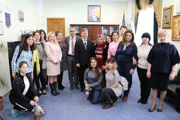 Турецькі школярі завітали на екскурсію до головної адмінбудівлі області